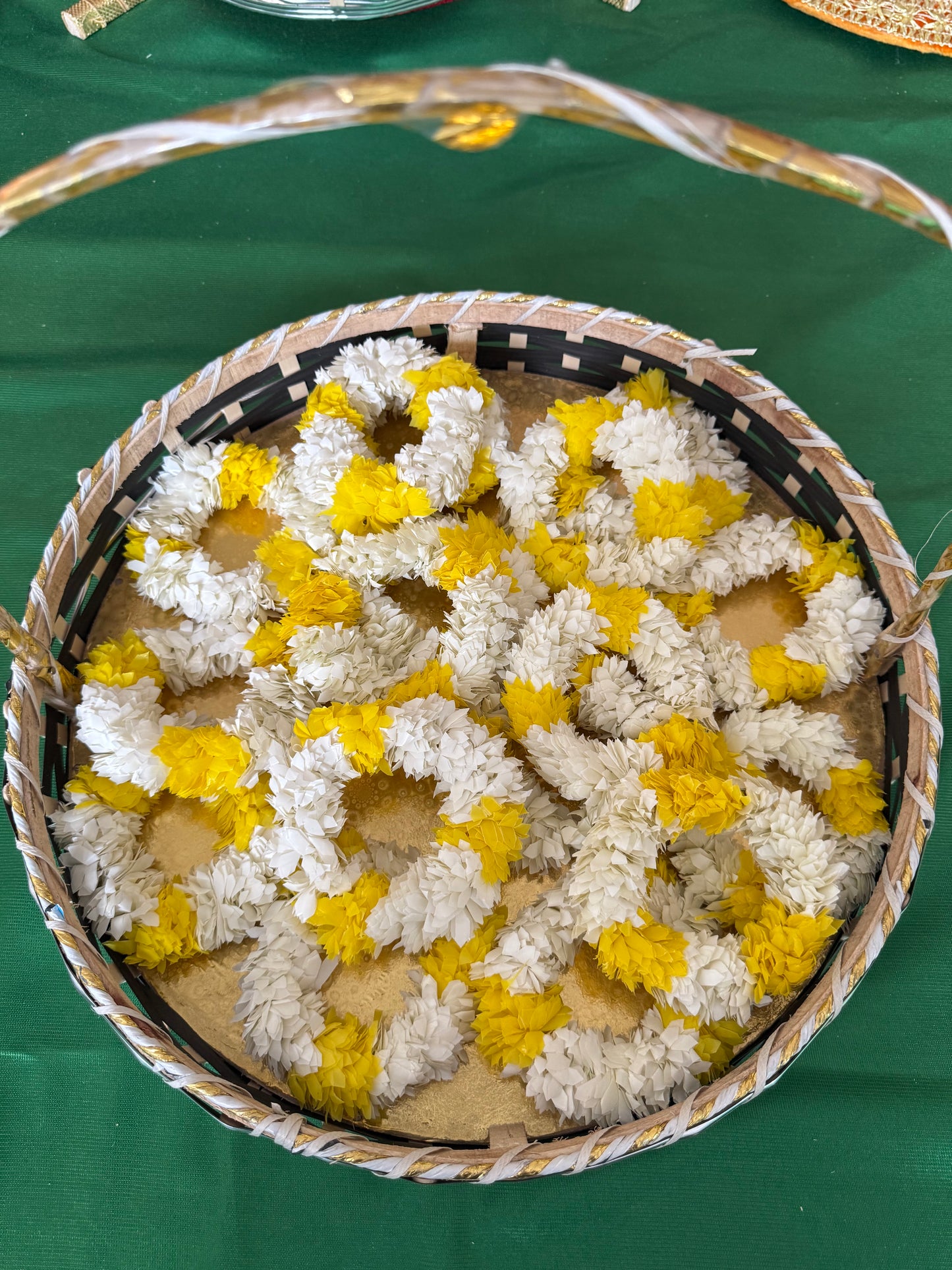 UK Based - Beautiful and elegant white Gajra with a pretty yellow flower